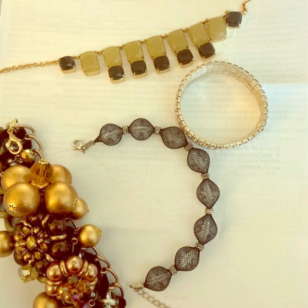 COSTUME JEWELRY LOT